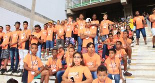 Crianças e adolescentes visitam arena independência pela primeira vez